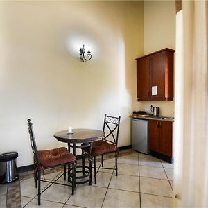 African Dream Deluxe Sleeps 8